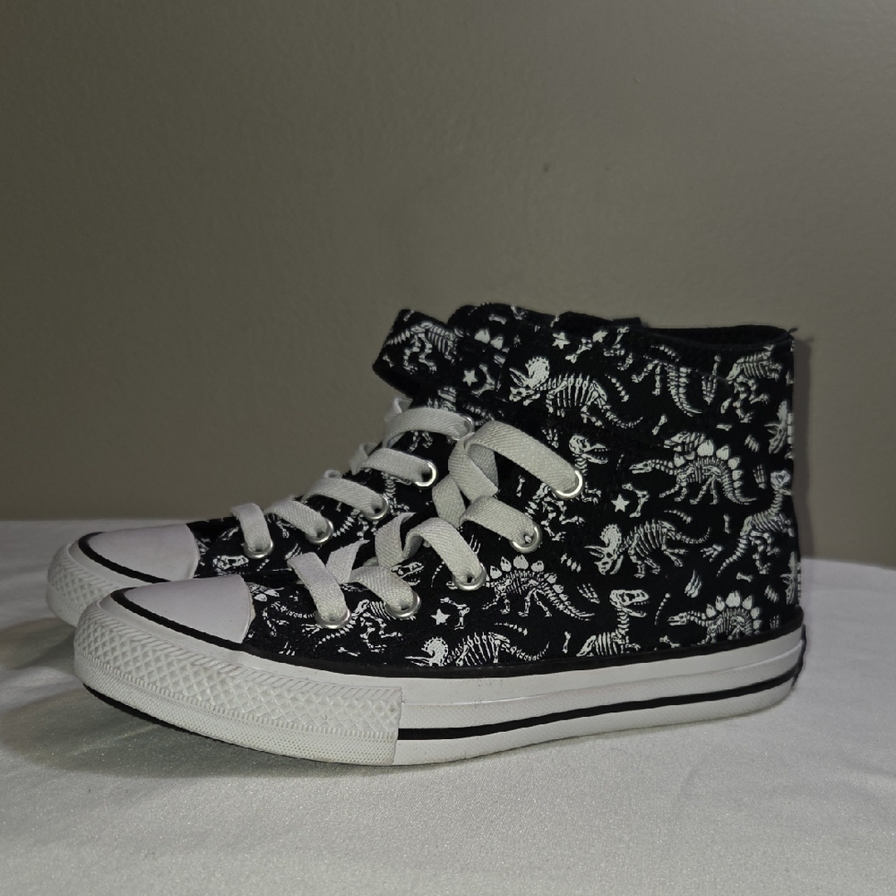 Converse Kids Black and White Dinosaur Sneakers. Like New!